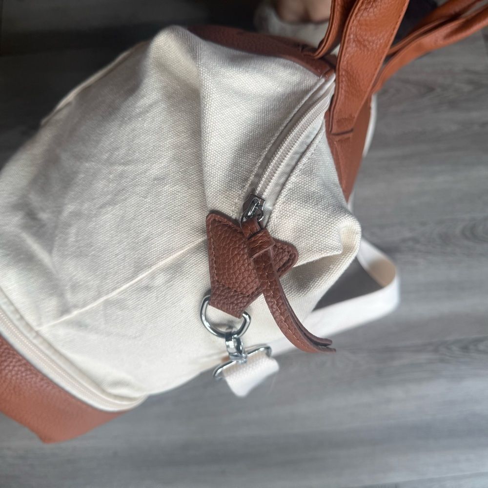 Graf Lantz Faux Leather & Canvas Weekender Summer Tote - Picture 7 of 15